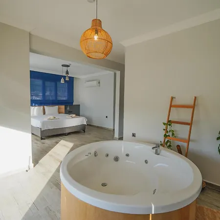 Pelit - 4 Yatak Odalı Saunalı Havuzlu Fethiye