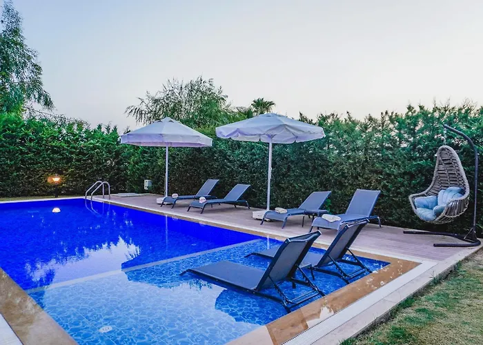 Villa Pelit - 4 Yatak Odalı Saunalı Havuzlu Fethiye