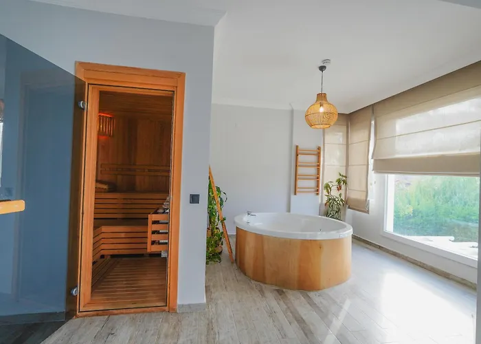 Villa Pelit - 4 Yatak Odalı Saunalı Havuzlu *