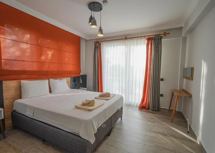 Pelit - 4 Yatak Odalı Saunalı Havuzlu Fethiye