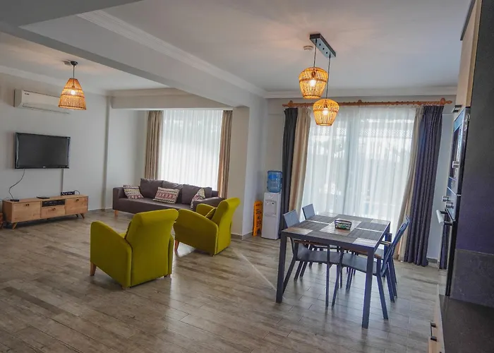 Villa Pelit - 4 Yatak Odalı Saunalı Havuzlu