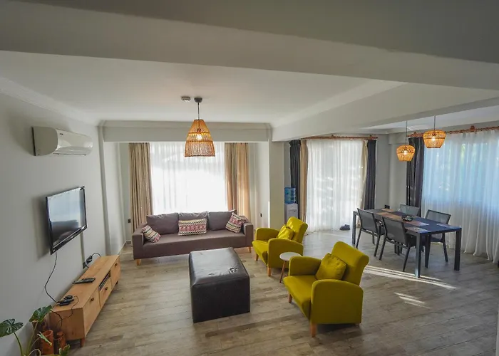Villa Pelit - 4 Yatak Odalı Saunalı Havuzlu *