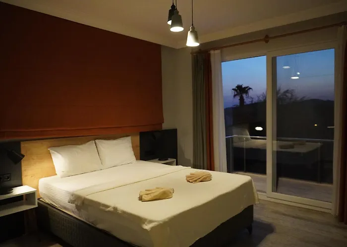 Pelit - 4 Yatak Odali Saunali Havuzlu Villa Fethiye